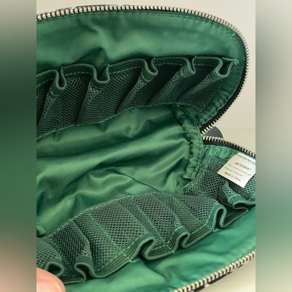 Doterra oil case bag holder color: emerald New. - Picture 8 of 11